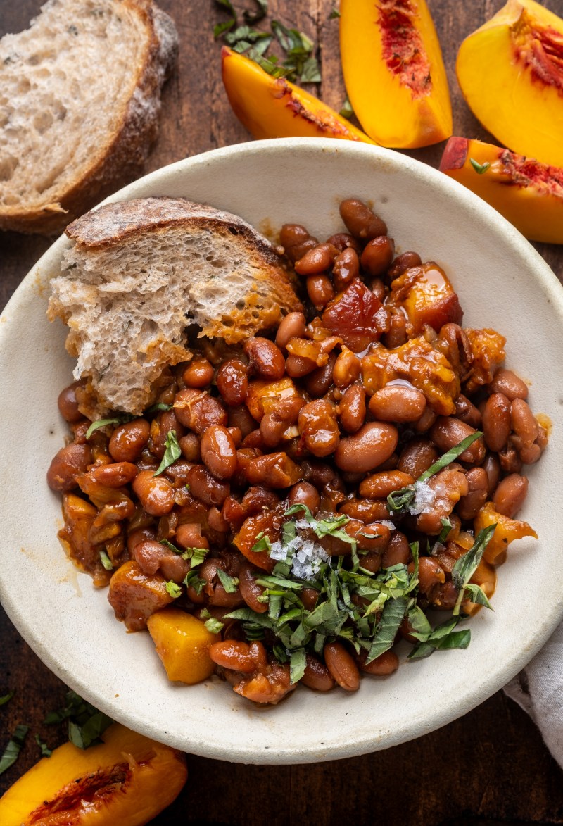 Dutch Oven Pinto Beans: Delicious and Nutritious One-Pot Wonder